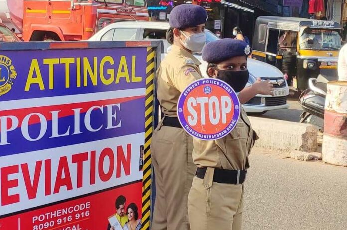 spc-police-assist-attingal-police-in-traffic-control-during-onam-rush